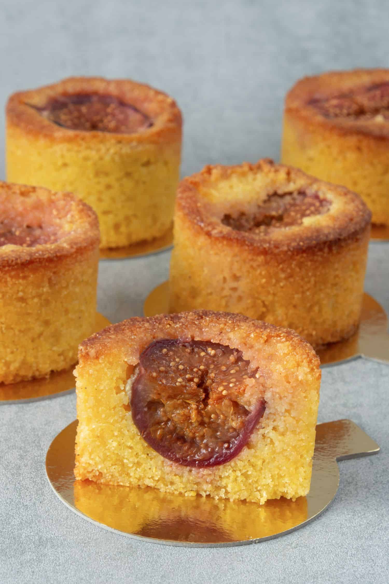 Fig polenta mini cake Spatula Desserts