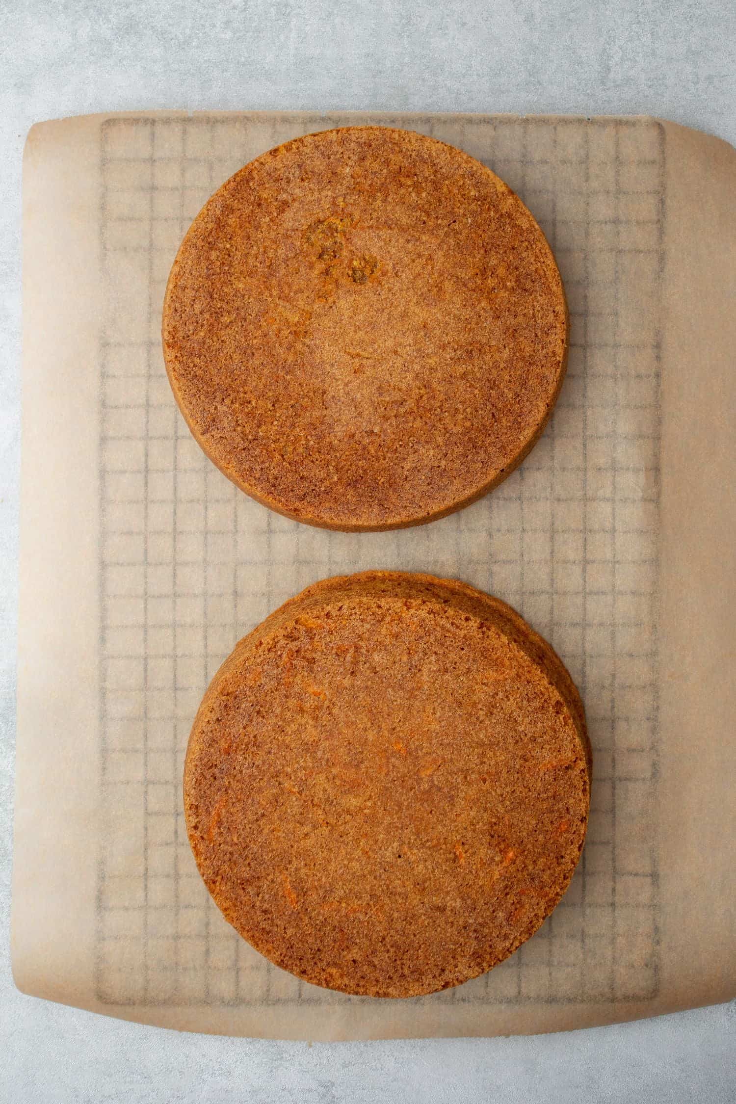 2 pcs of Carrot cakes on a cooling rack.