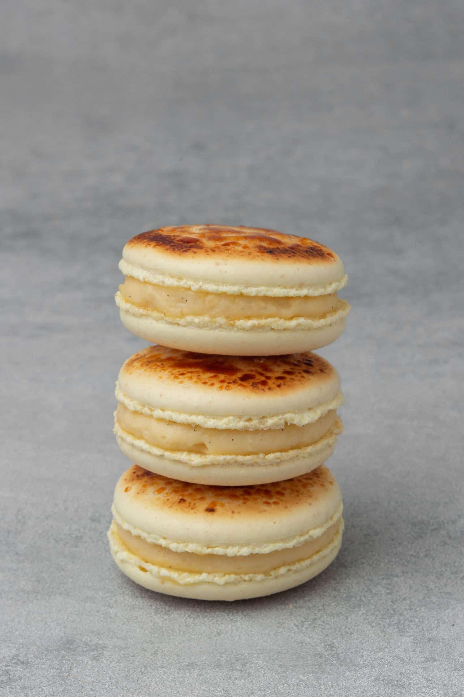 Crème brûlée macaron