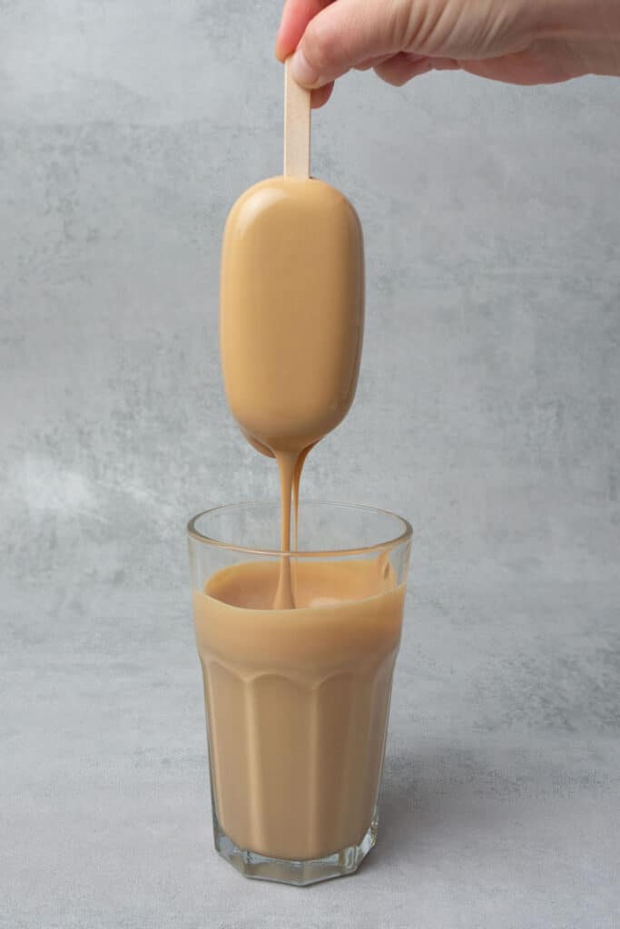 No churn Coffee Caramel Ice cream bar 12 Coffee caramel ice cream process