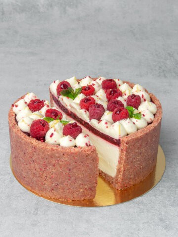 No-bake raspberry cheese cake.