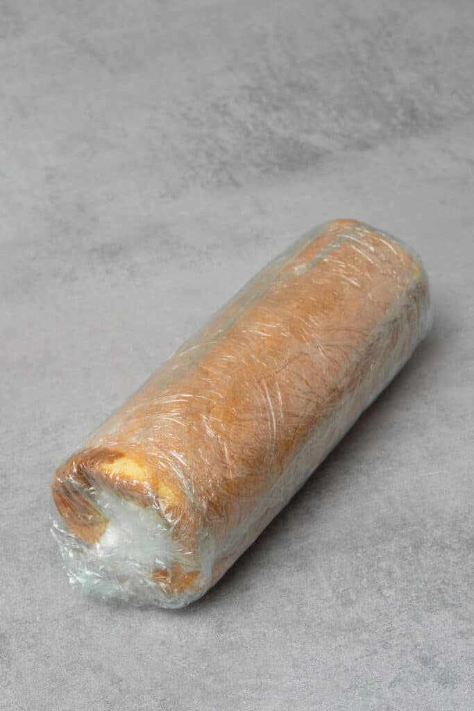 Tiramisu cake roll process