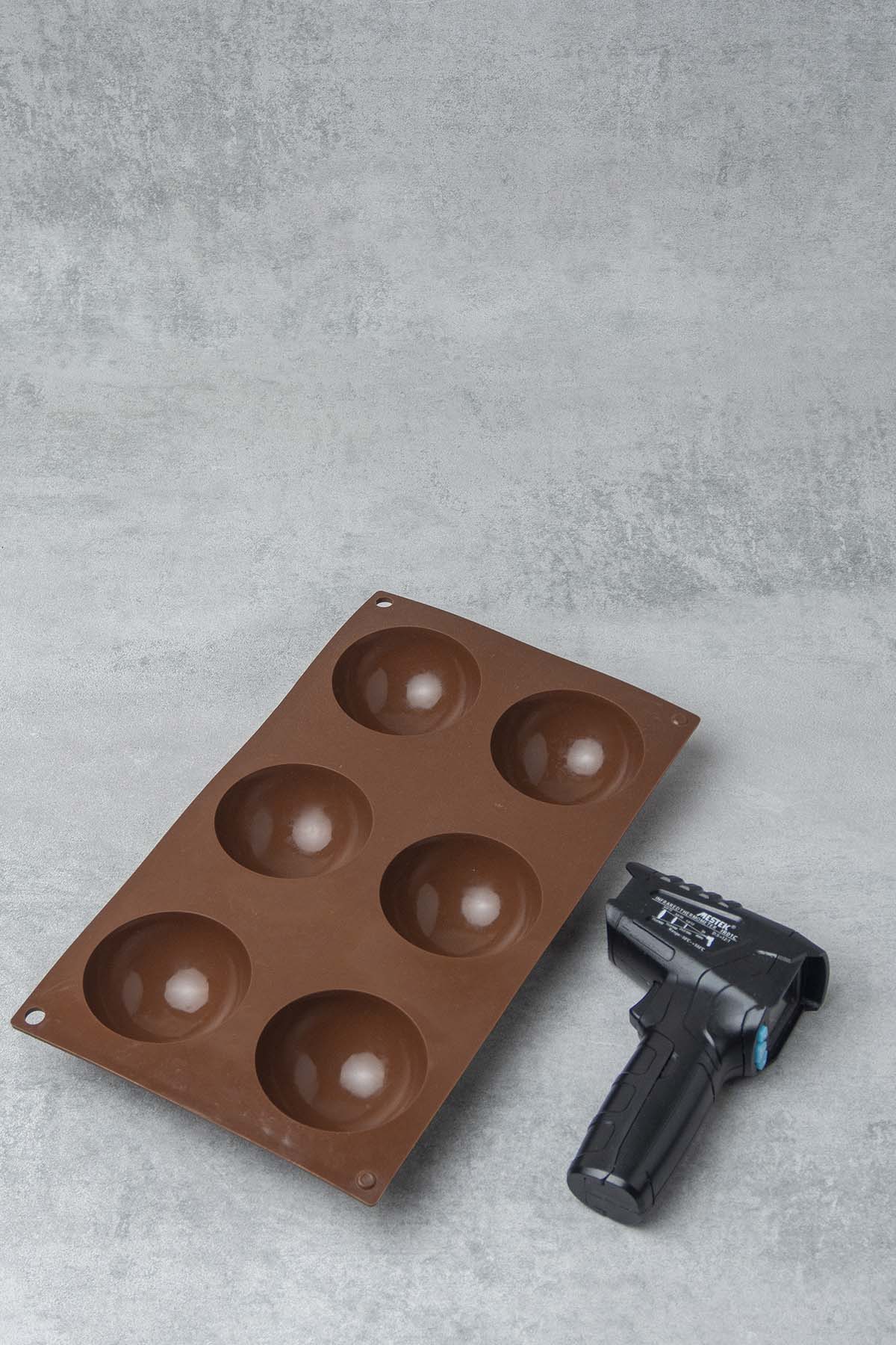 Chocolate bomb equipments