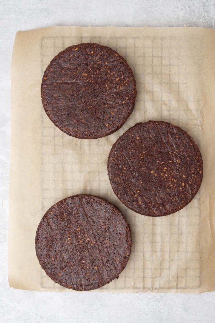 The BEST Ferrero Rocher Cake (VIDEO) Spatula Desserts