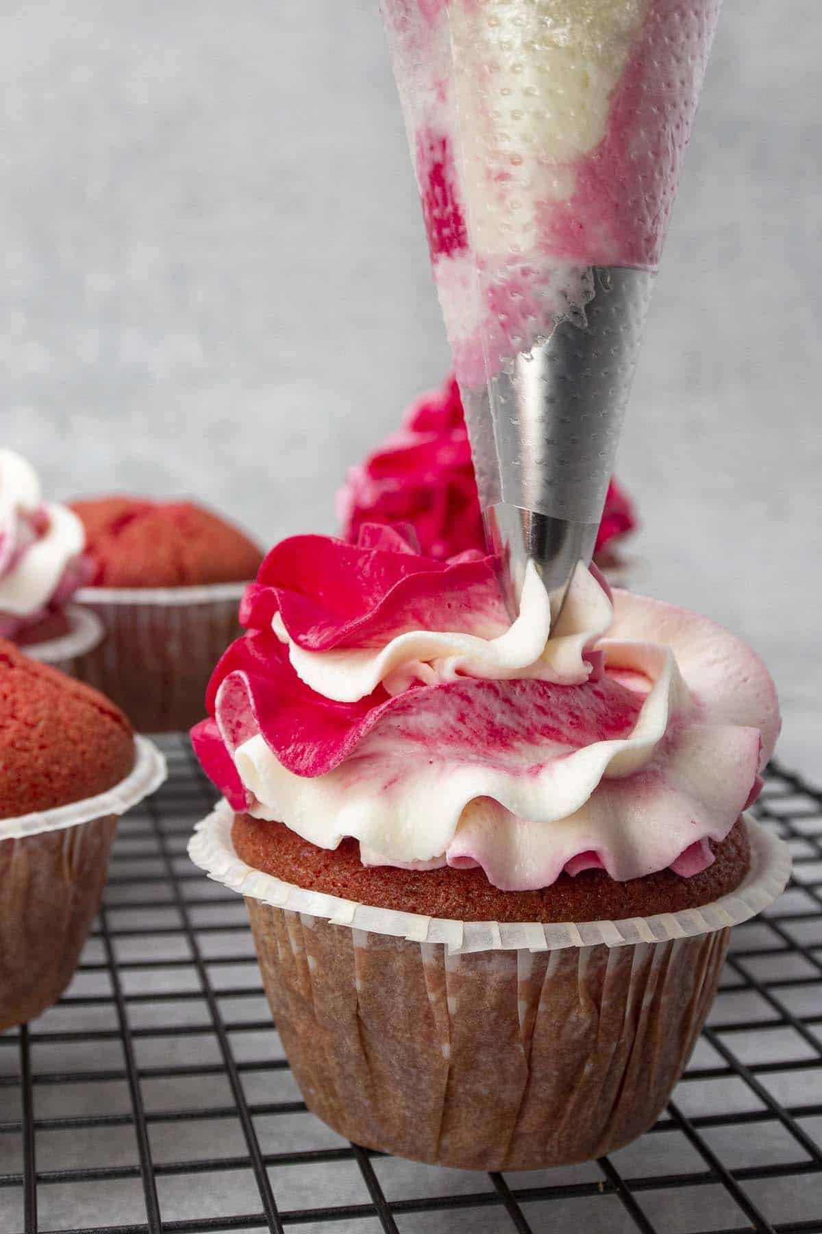 Pink cupcakes piping