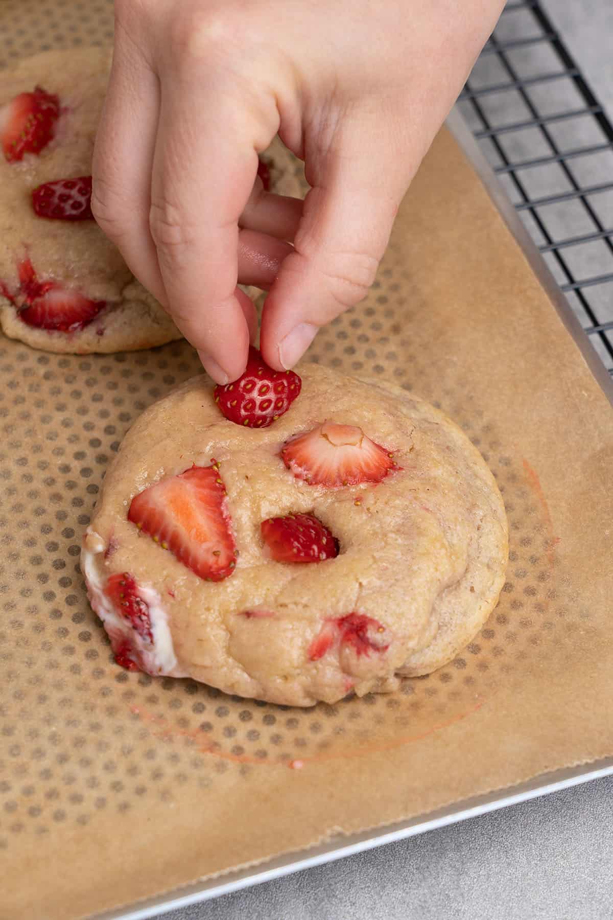 Strawberry cheesecake cookies decoration