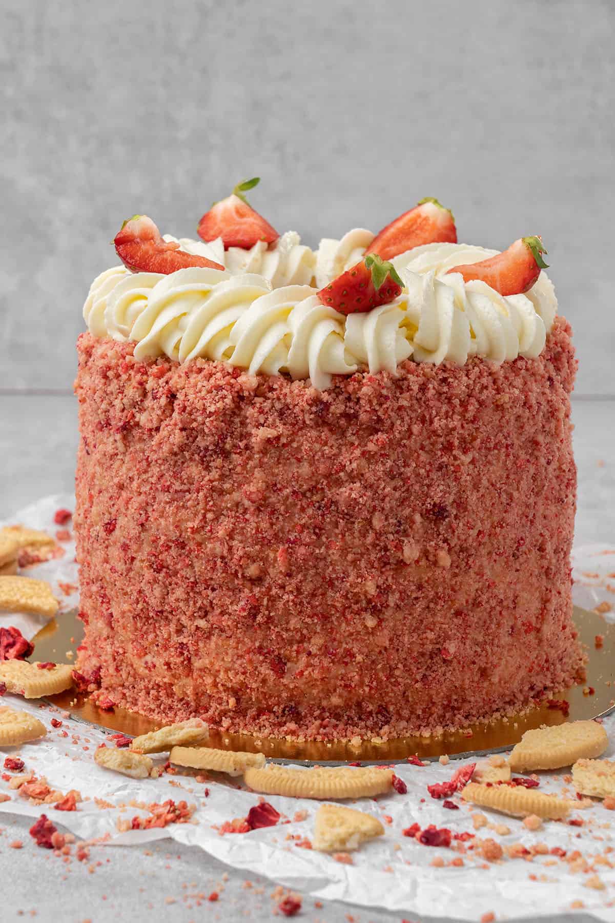 Strawberry crunch cake decorated with fresh strawberries .