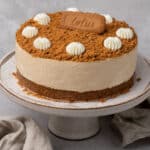 Biscoff cheesecake on a cake stand.