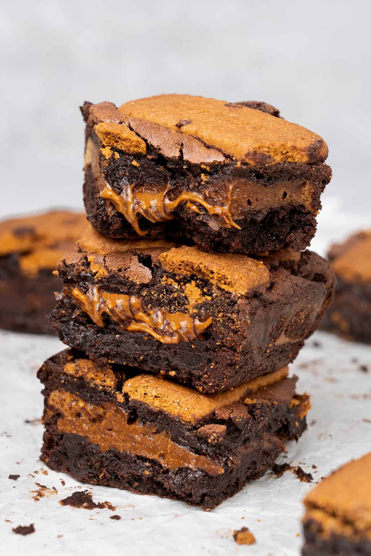 3 Biscoff brownies on each.