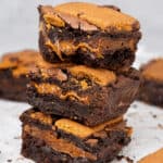3 Biscoff brownies on each.