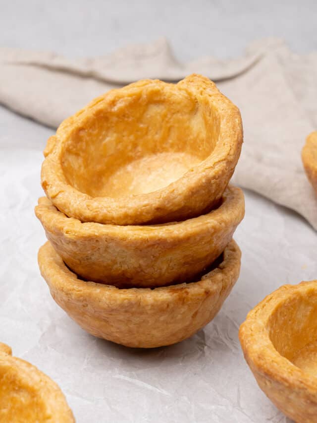 How To Blind Bake Pie Crust (Ultimate Guide) - Spatula Desserts