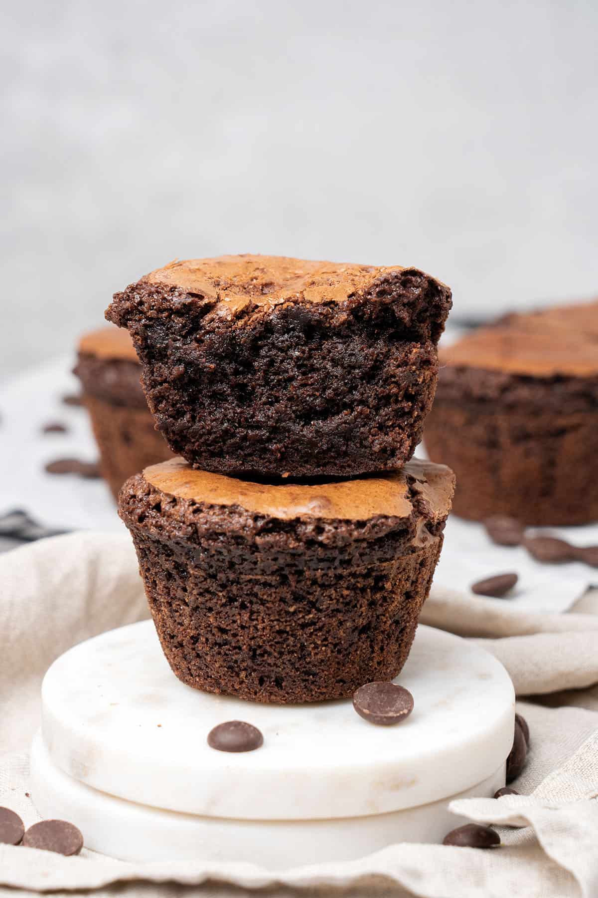 2 Brownie muffins on top of each.