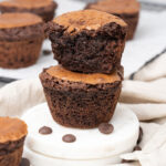 2 Brownie muffins on top of each.