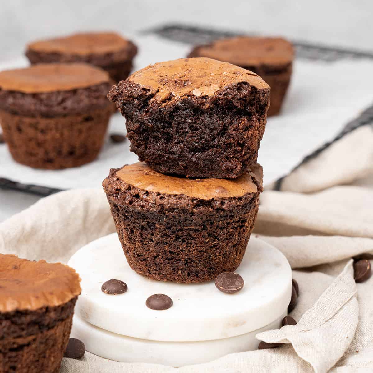 2 Brownie muffins on top of each.