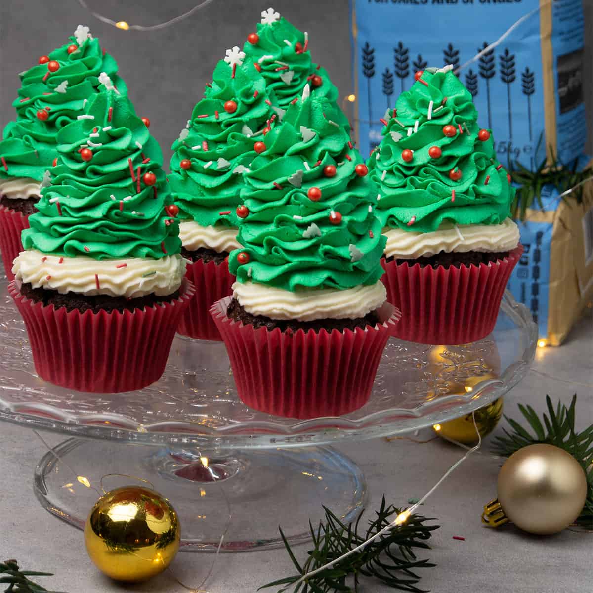 Christmas cupcakes on a cake stand.