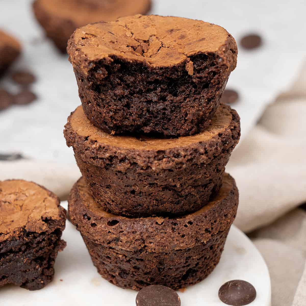 Mini brownie bites on top of each.