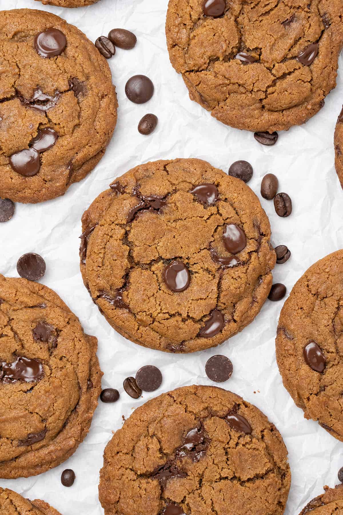 6 Coffee cookies on baking paper.