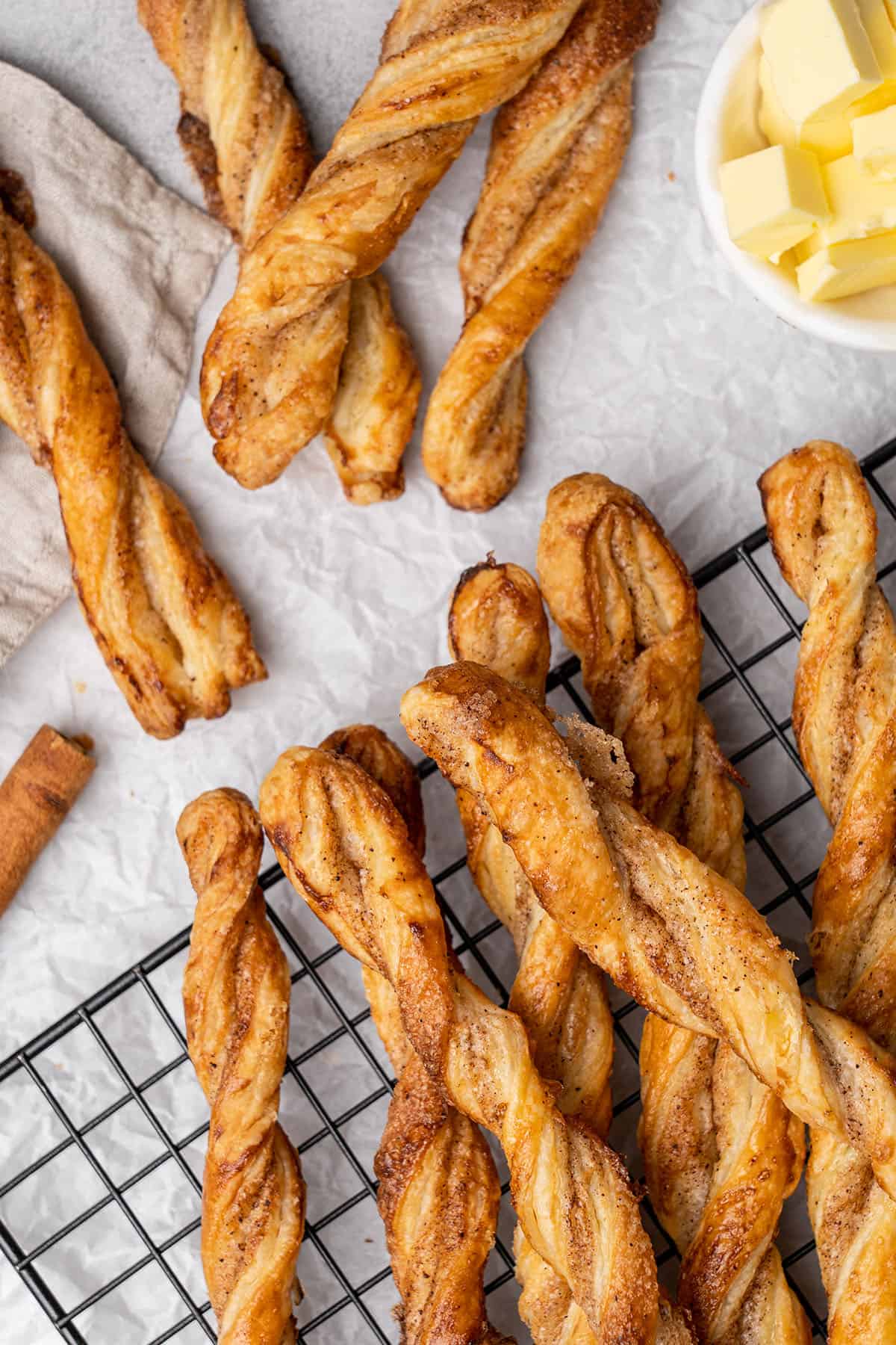 puff pastry cinnamon twists on a cooling rack.