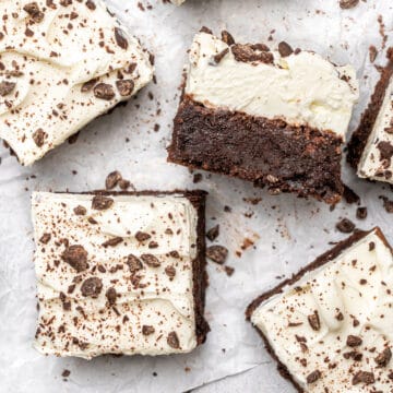 4 brownies with cream cheese frosting.