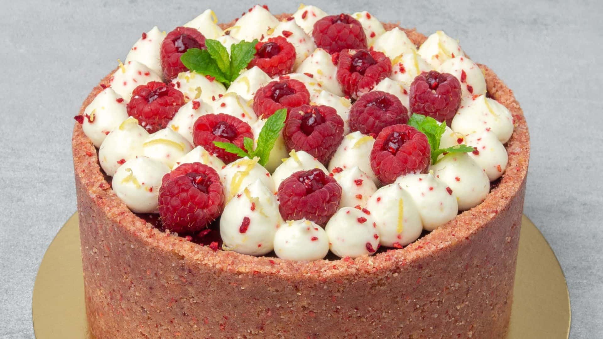 This image has an empty alt attribute; its file name is raspberry-cheesecake.jpg