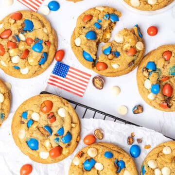 4th of July Cookies on a cooling rack.