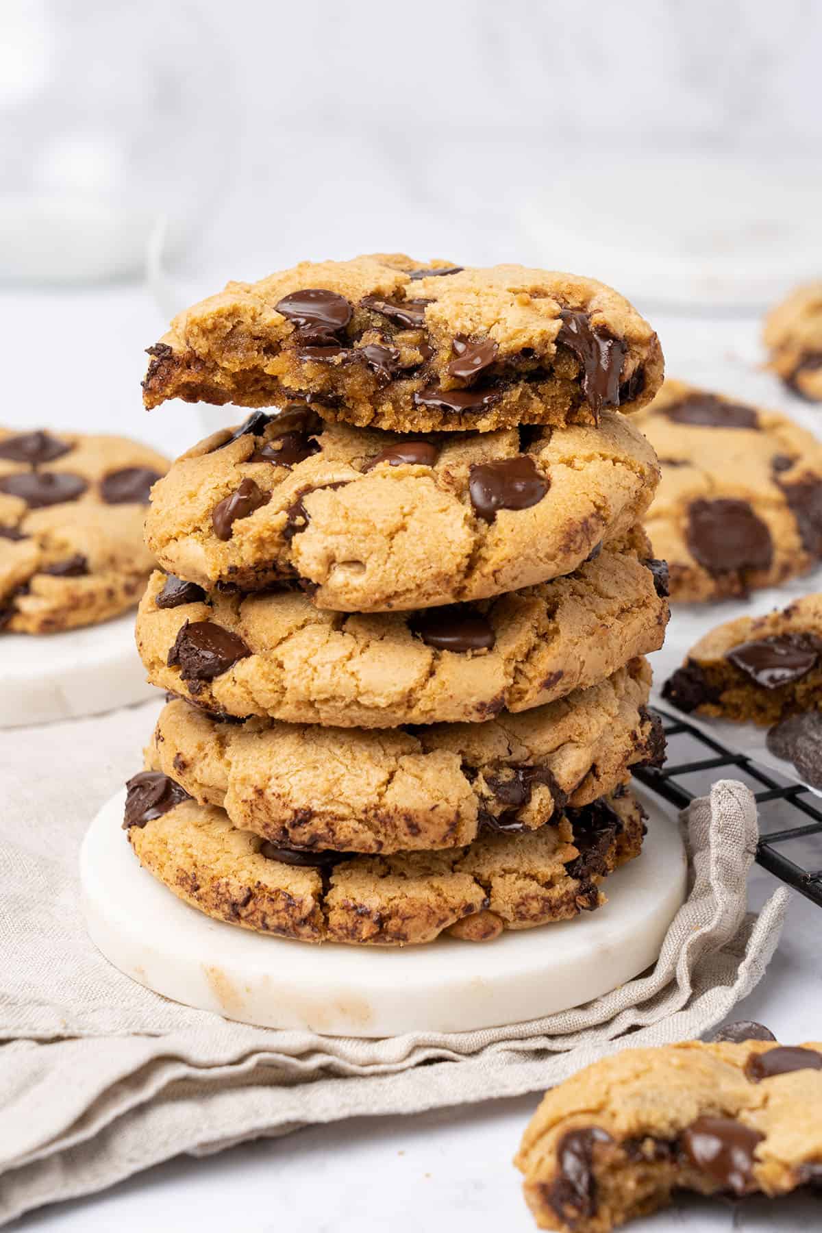 5 Chocolate chip cookies on top of each.