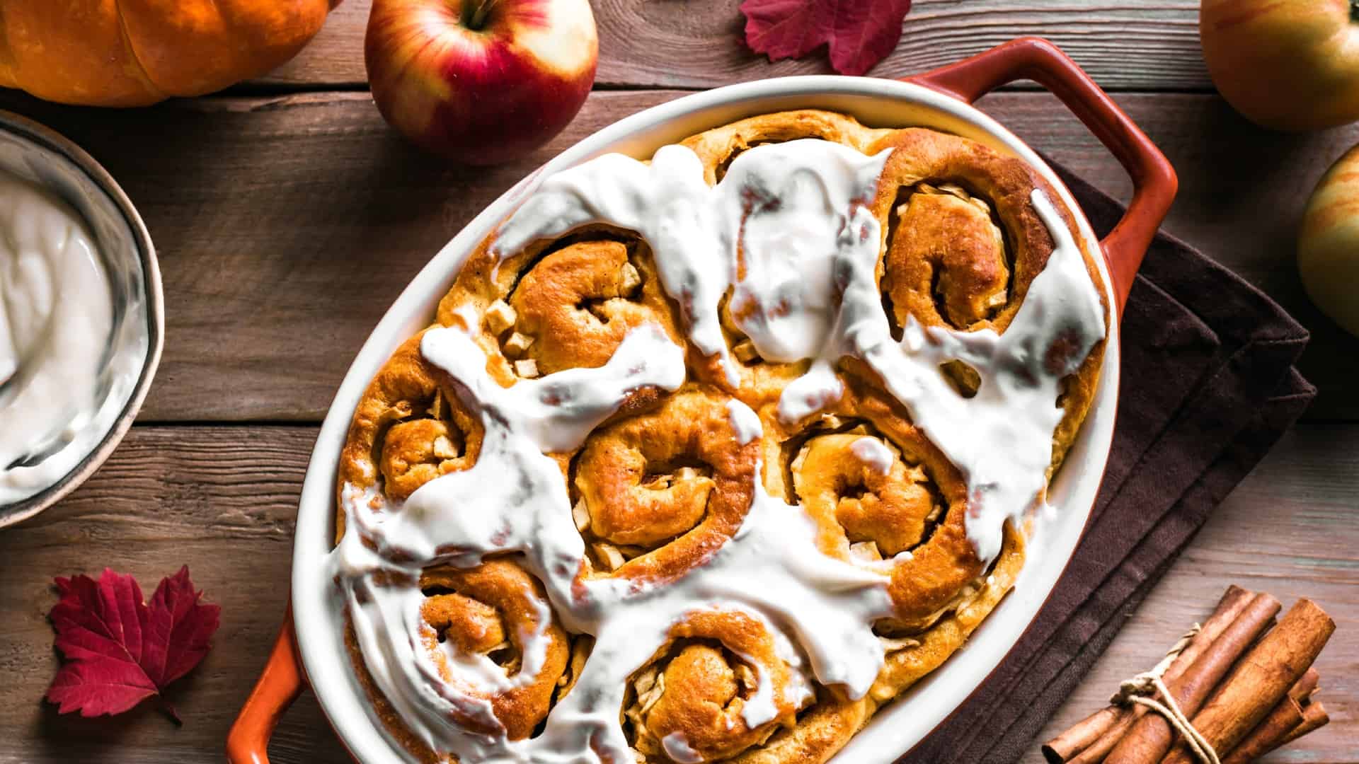 apple pie cinnamon rolls with icing