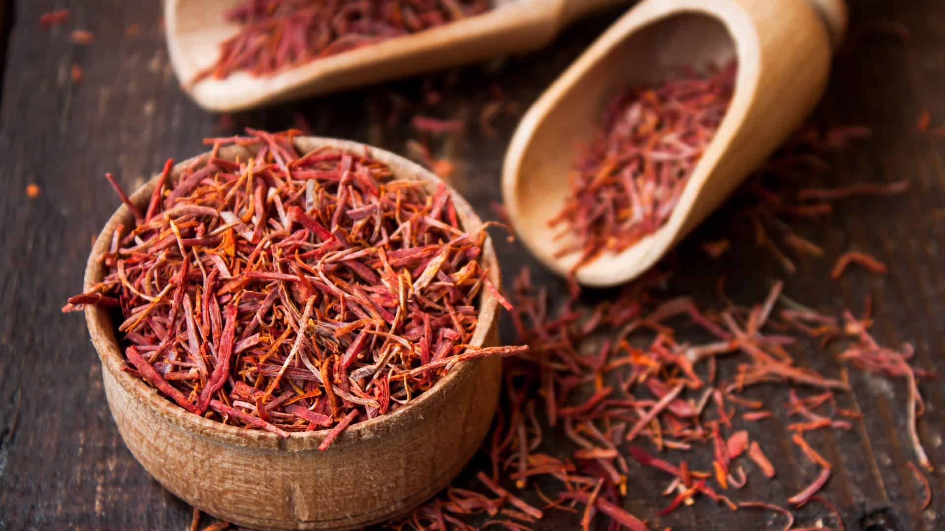 Saffron in a wooden bowl with scoop
