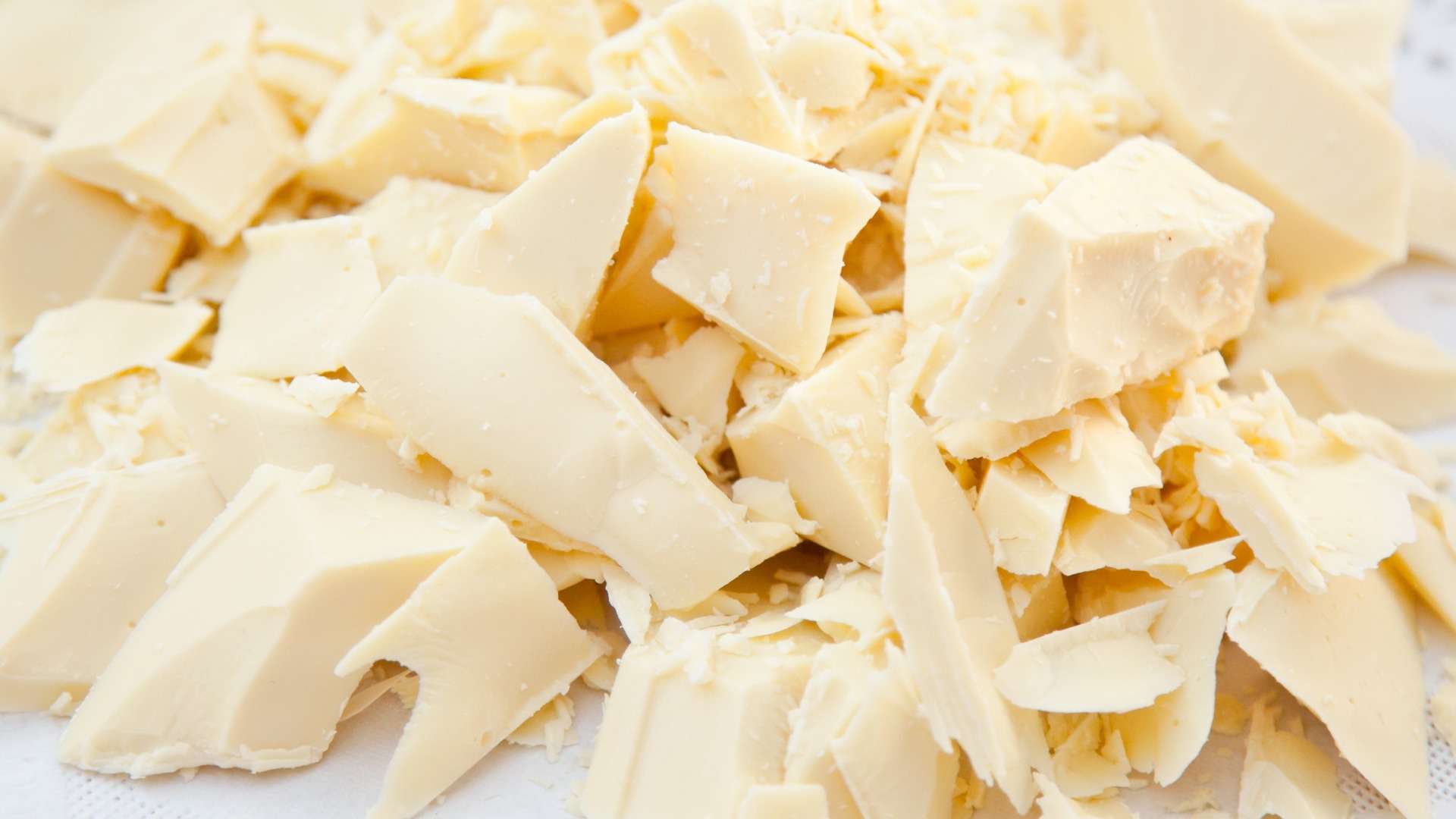 Chopped white chocolate close up