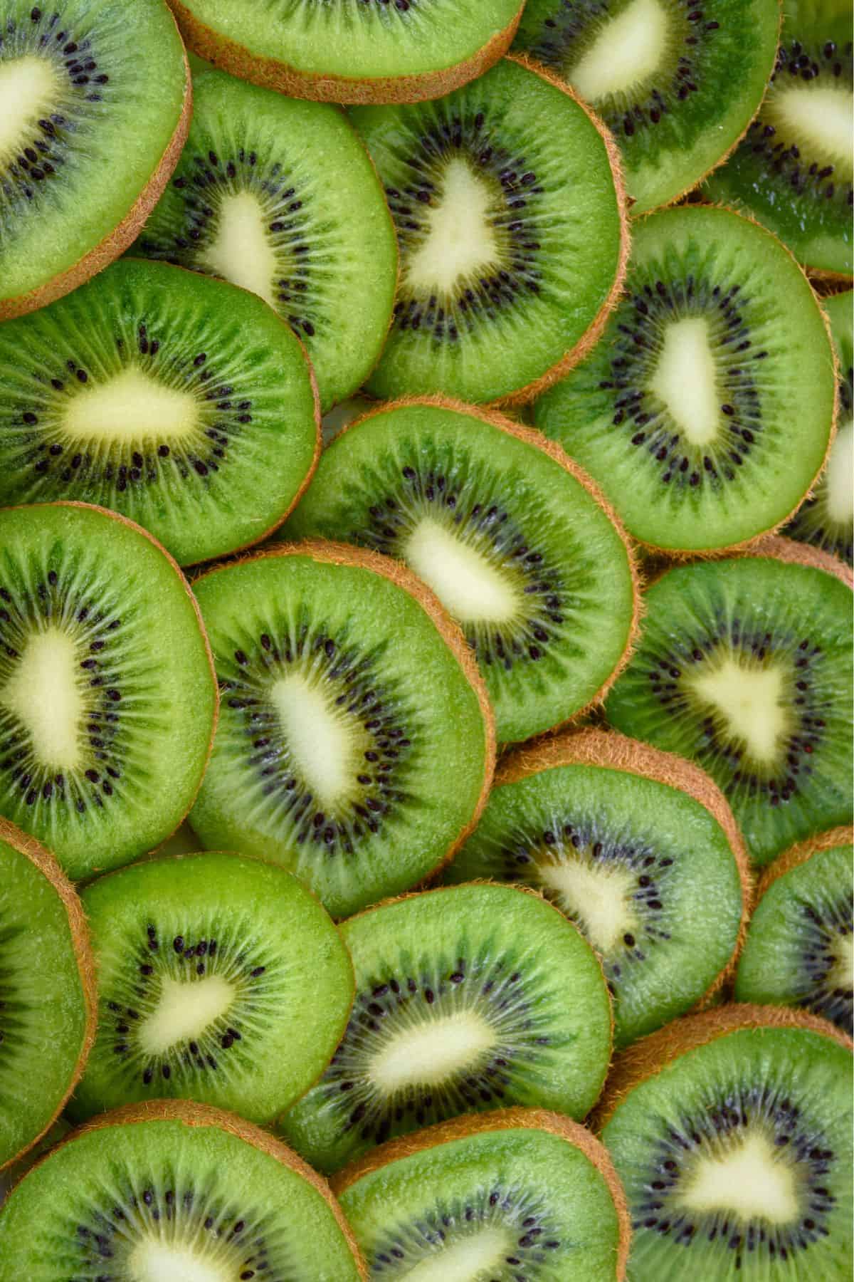 Sliced kiwi fruits cut open to reveal the insides. 