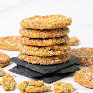 5 Funfetti cookies on top of each.
