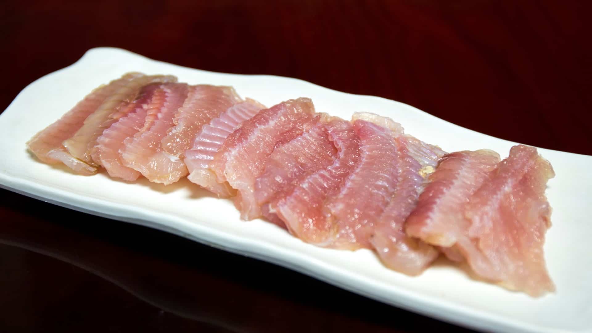 hongeo skate on a platter