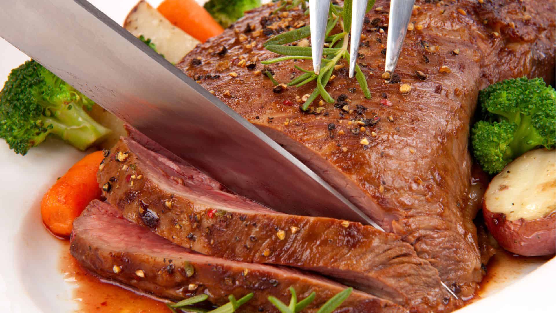 slicing steak