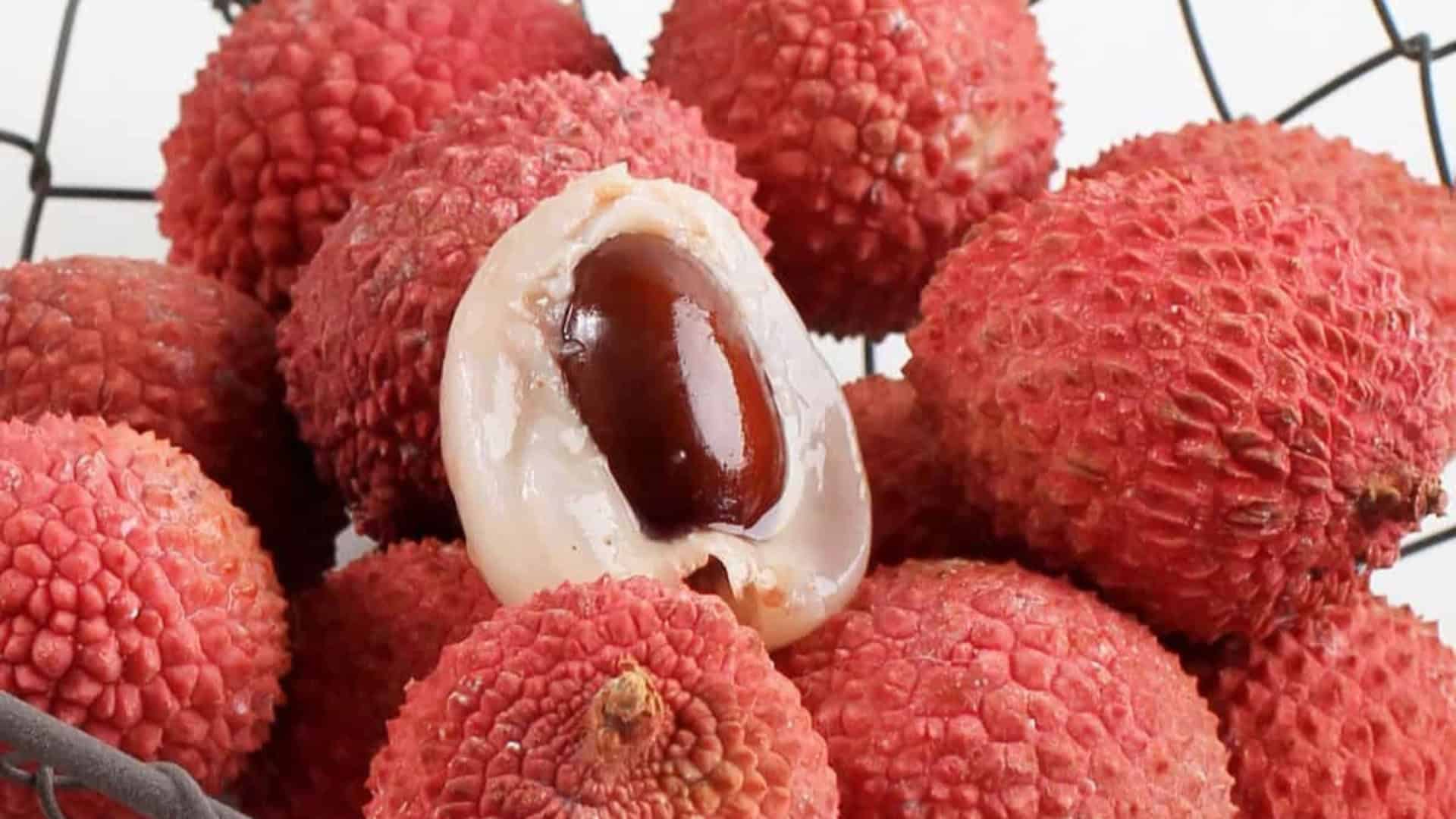 lychee fruit in a bowl