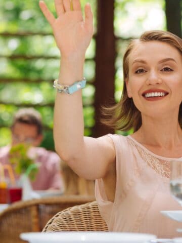 restaurant calling waitress.