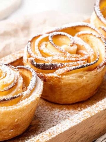 Apple Roses with Puff Pastry.