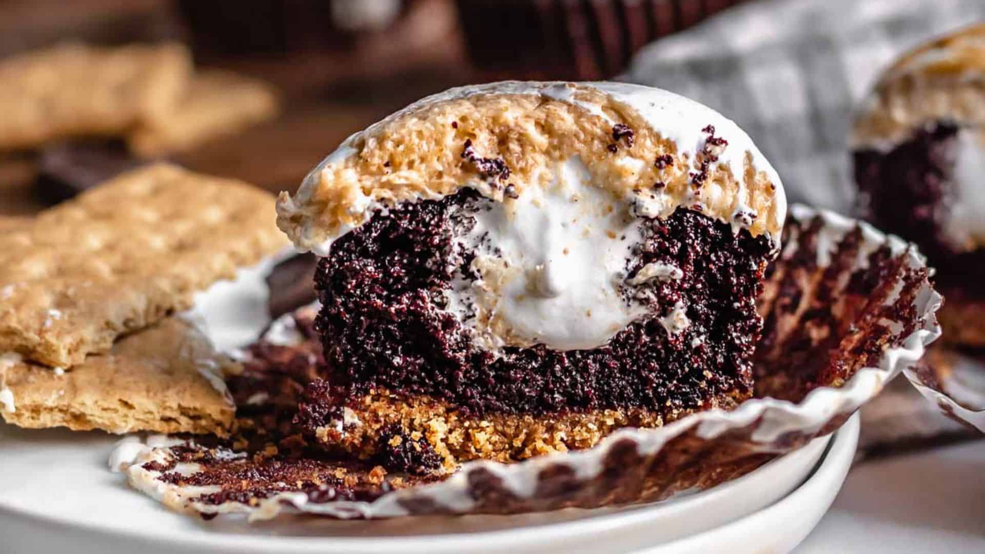 S'mores Cupcakes with Graham Cracker Crust (1).
