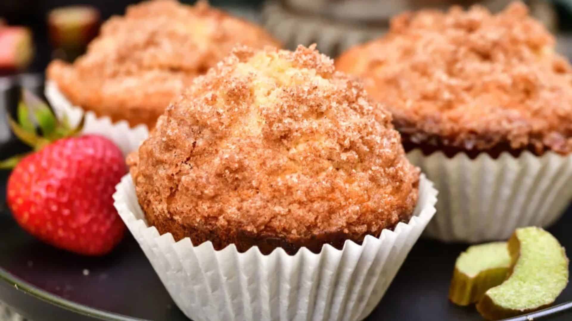 Muffins with crumbly topping.