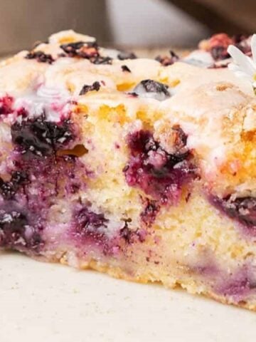 Blueberry ricotta cake with icing