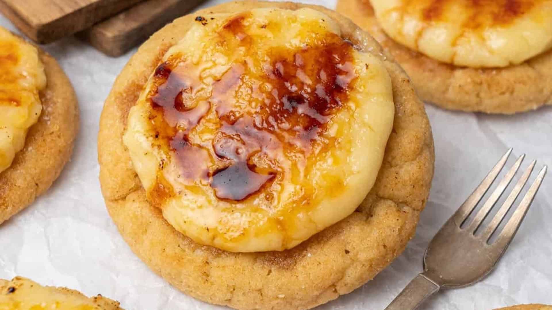 creme brulee cookies with caramelized sugar