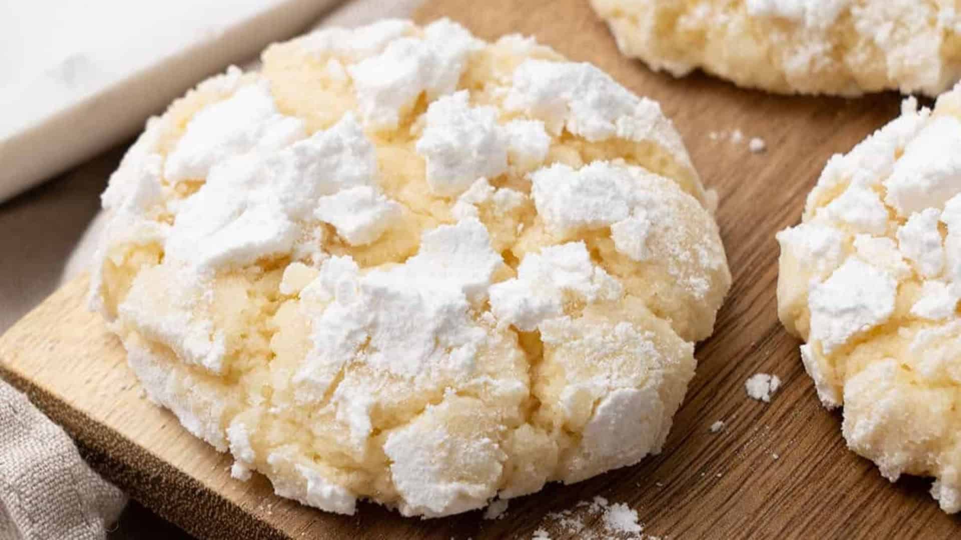 lemon crinkle cookies with powdered sugar