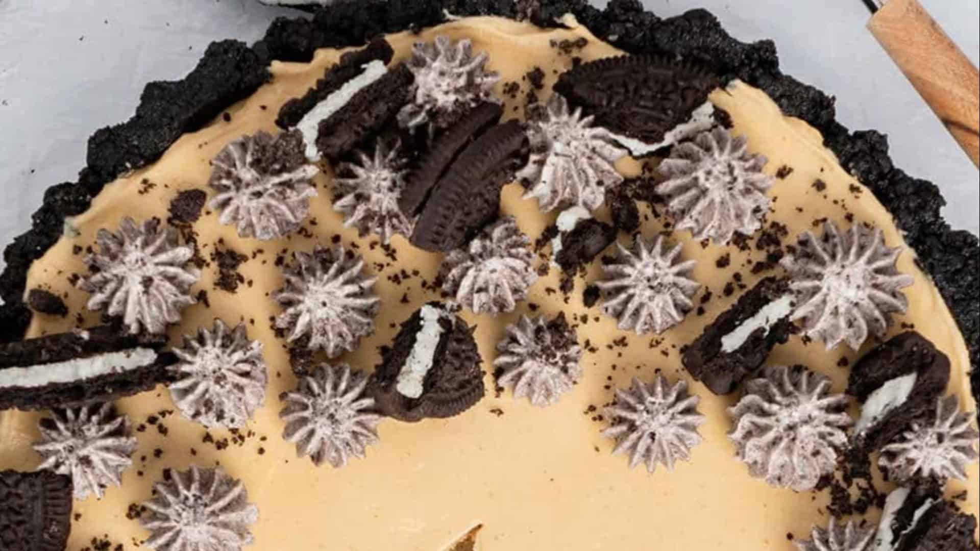 no bake peanut butter pie with Oreos