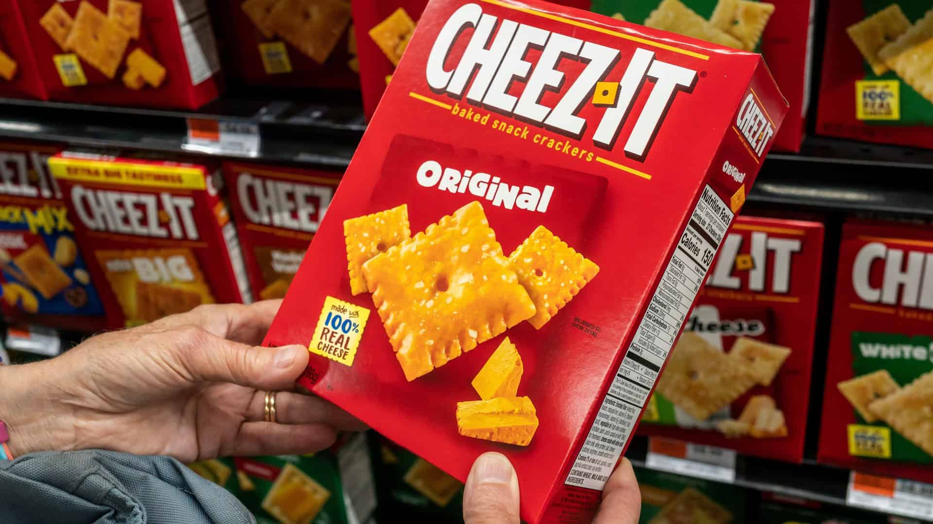 cheez-it crackers in a box