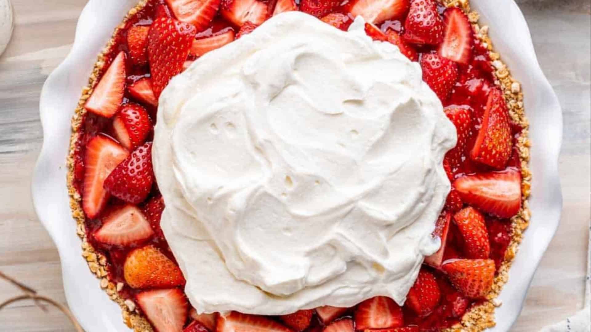 strawberry and cream cheese pie with fresh berries