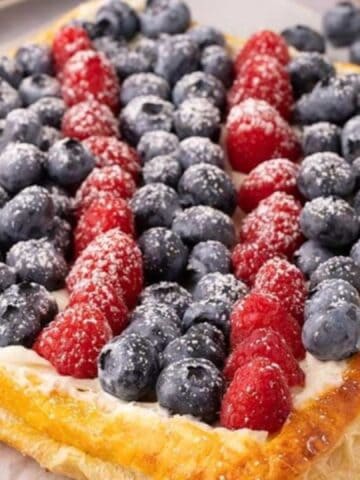 blueberry and raspberry puff pastry tart
