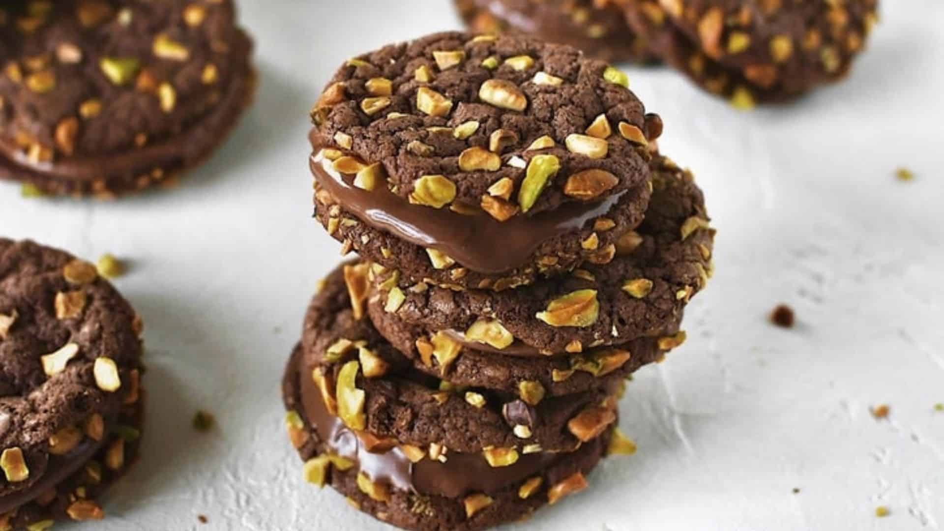 Pistachio Cookies With Nutella.