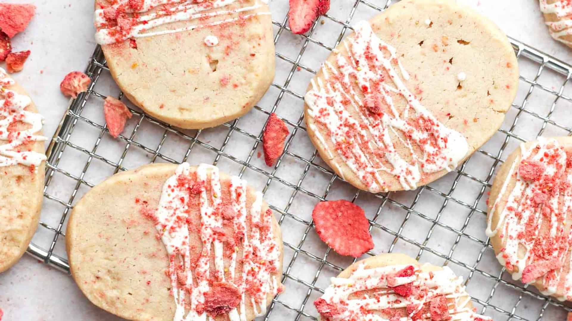 strawberry cookies with white chocolate drizzle