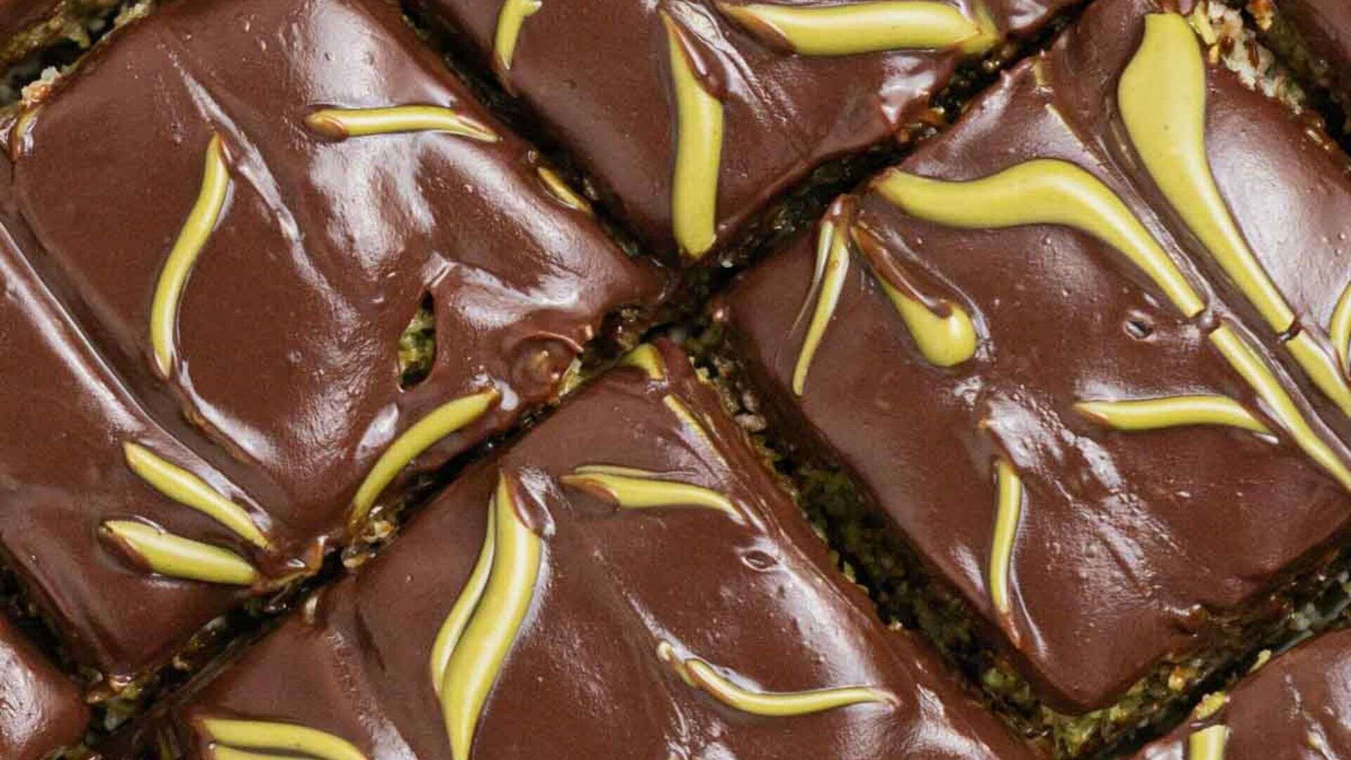 Dubai Chocolate Cheesecake Bars.