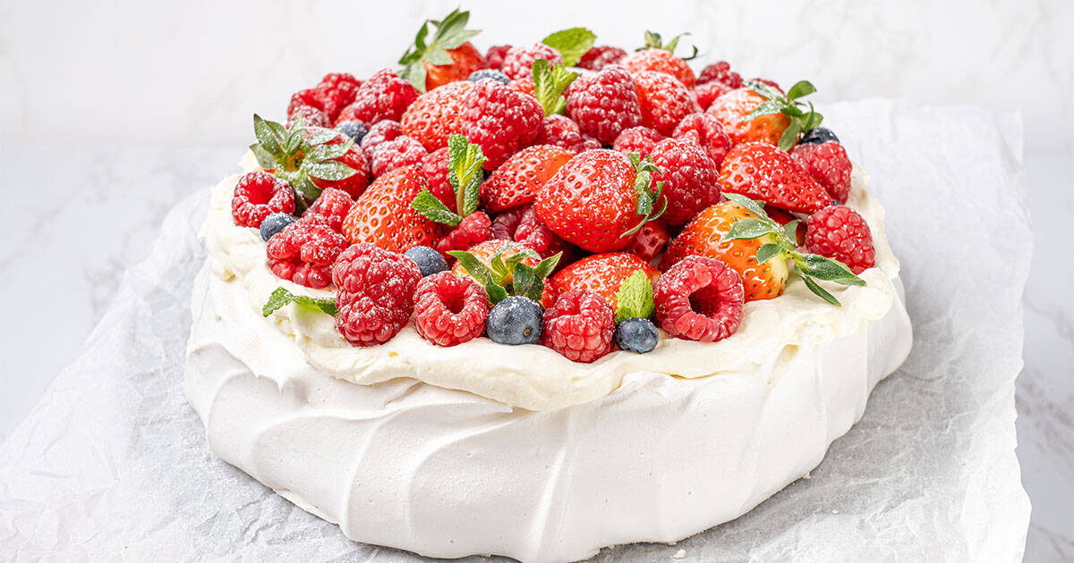 Pavlova Cake