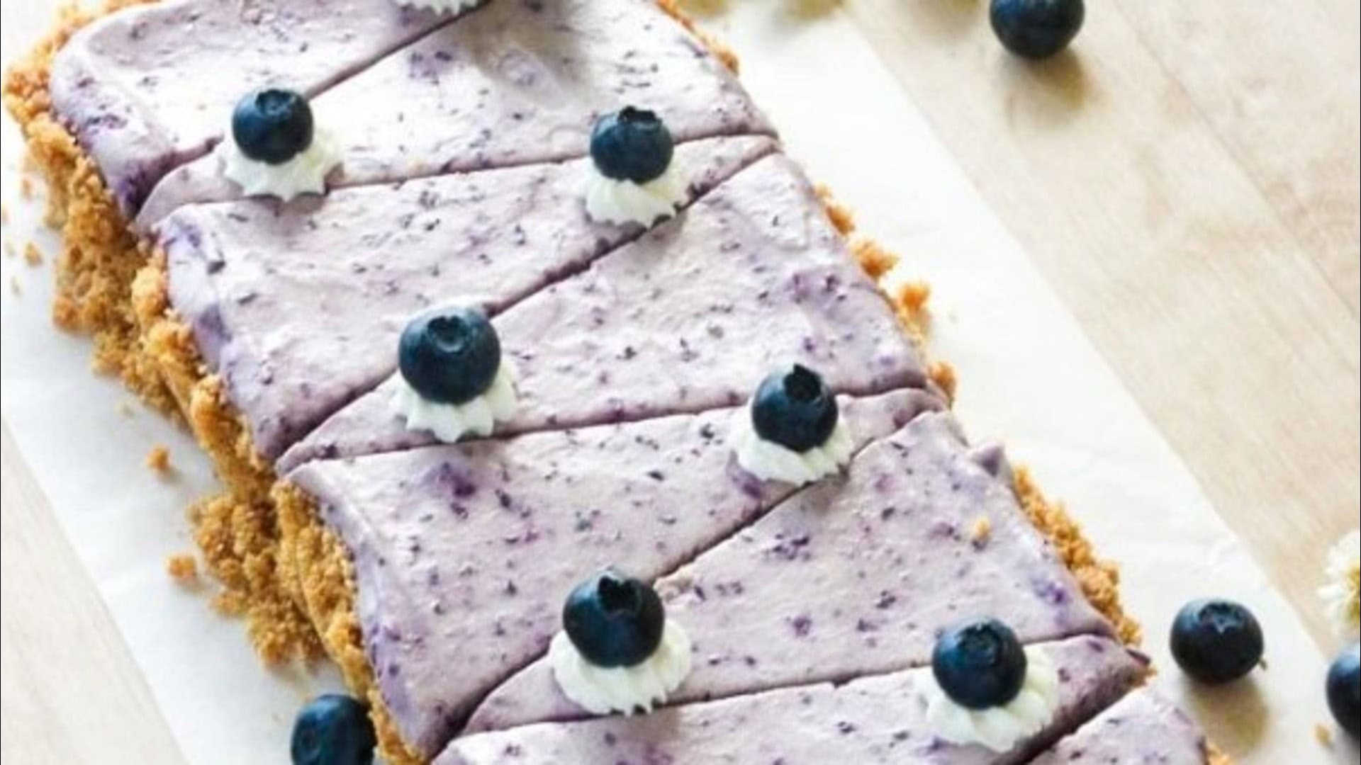 no bake blueberry cheesecake tart with fresh berries